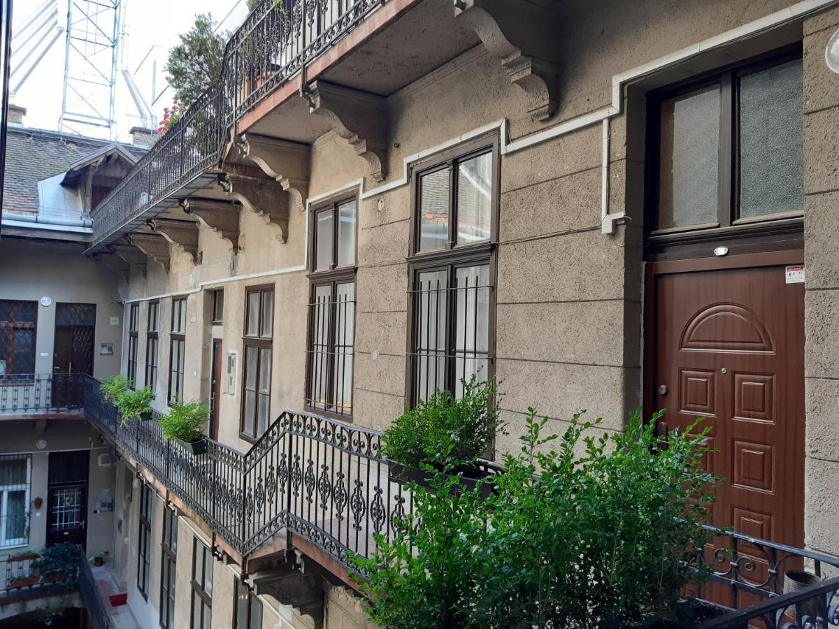 Valentin Apartman Appartamento Budapest Esterno foto